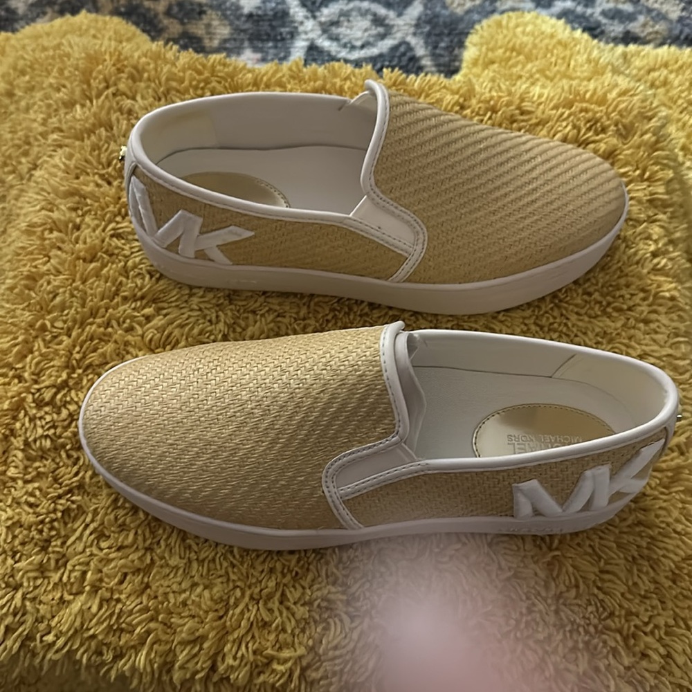 Micheal Kors - Picture 2 of 4